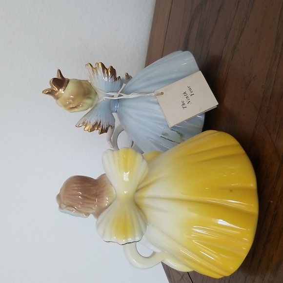These are Josef Original Birthday Angel ceramic figurines. Vintage of 50+ years. - Picture 4 of 5